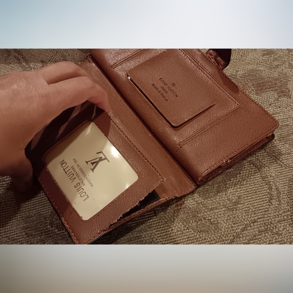 Louis Vuitton Monogrammed Wallet With Dust Bag and Orig Box - Picture 9 of 12